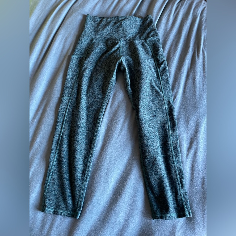 Kirkland brushed Capri women’s size small green